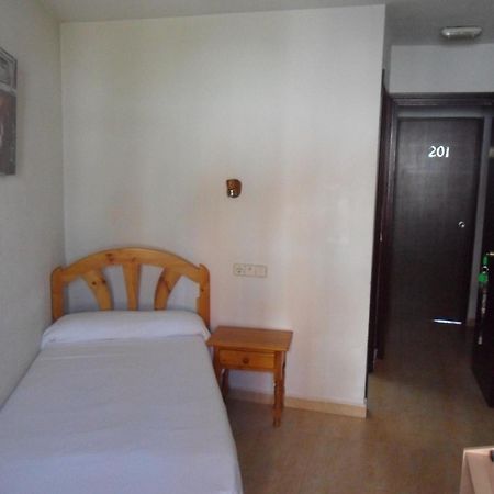 Hostal El Descanso Madrid Exterior foto