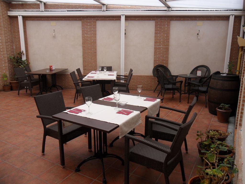 Hostal El Descanso Madrid Exterior foto