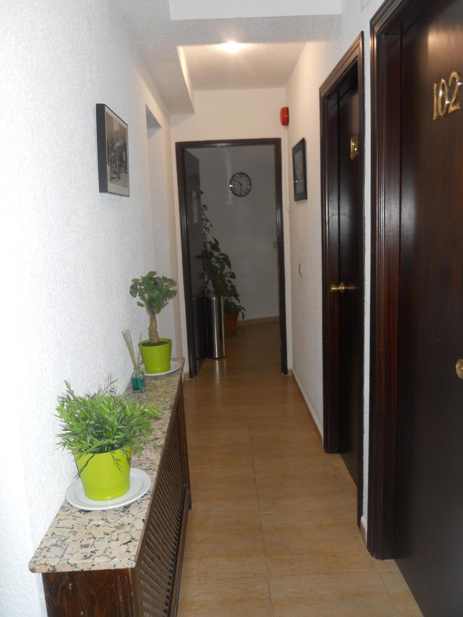 Hostal El Descanso Madrid Exterior foto