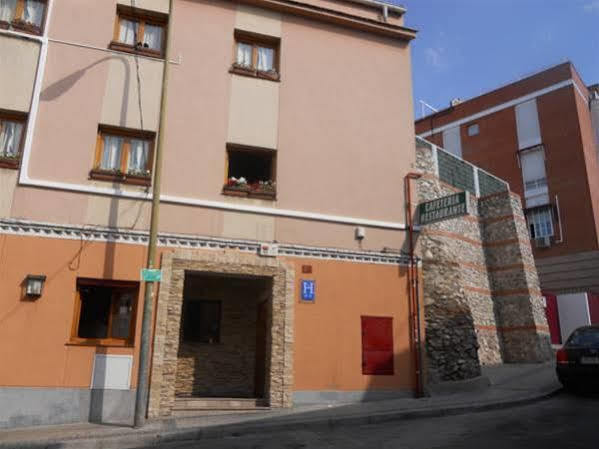 Hostal El Descanso Madrid Exterior foto