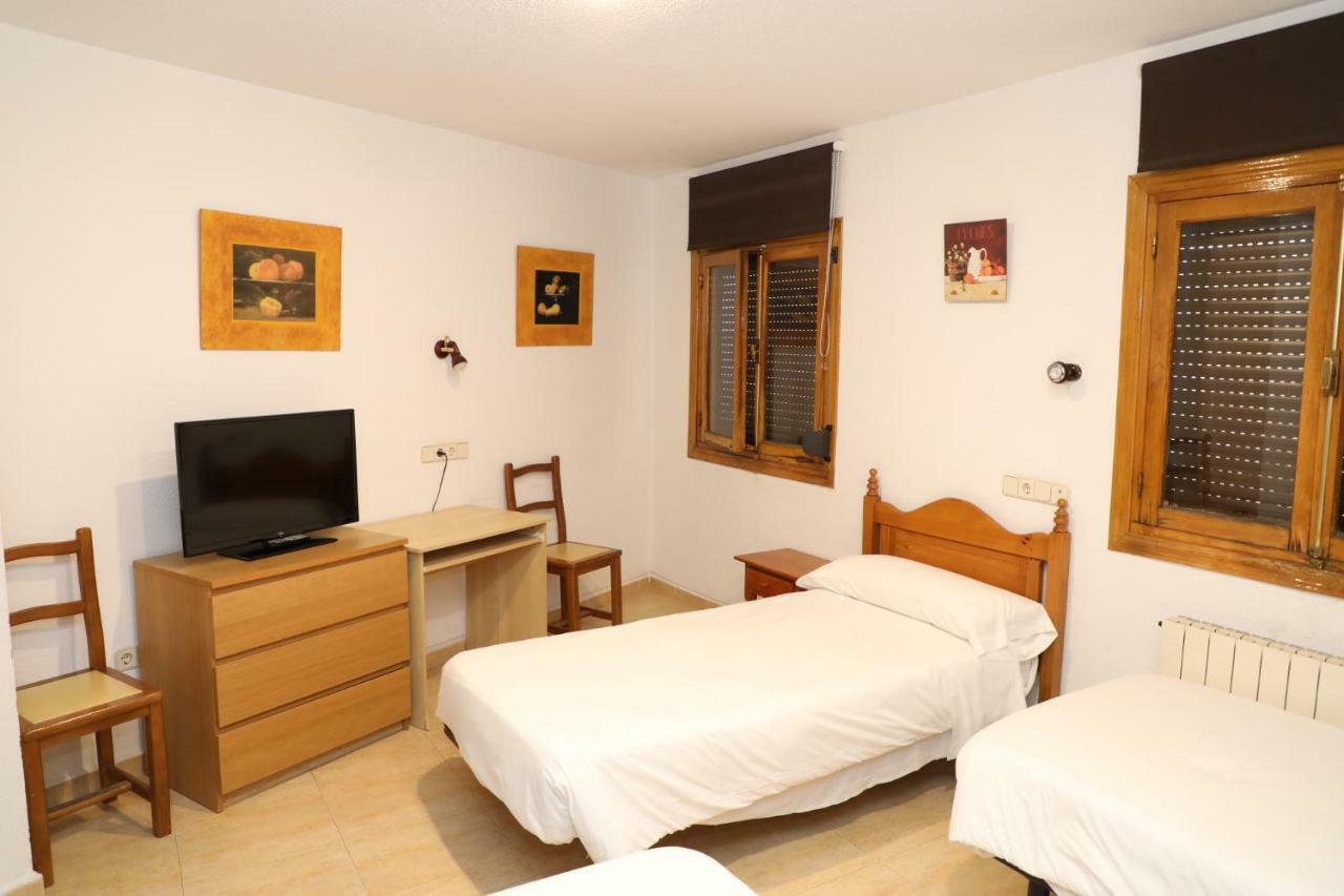 Hostal El Descanso Madrid Exterior foto
