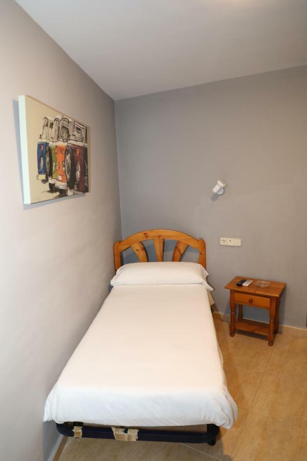 Hostal El Descanso Madrid Exterior foto