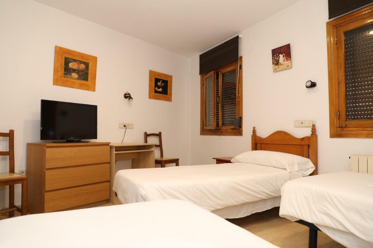 Hostal El Descanso Madrid Exterior foto