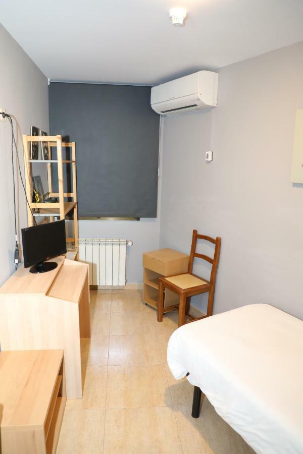 Hostal El Descanso Madrid Exterior foto