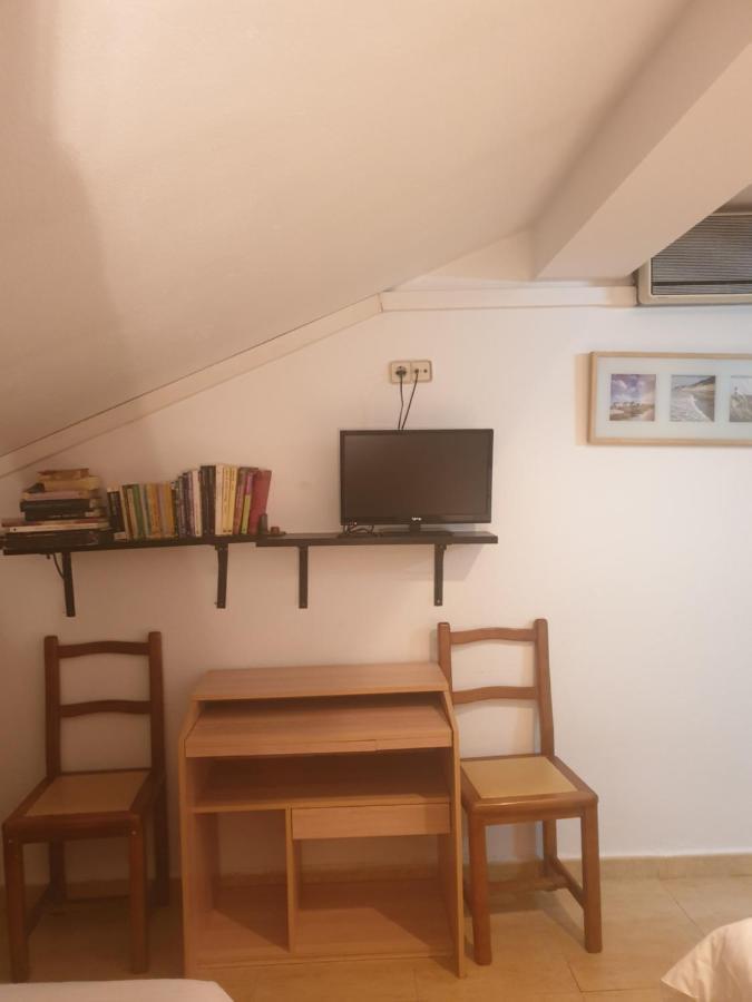 Hostal El Descanso Madrid Exterior foto