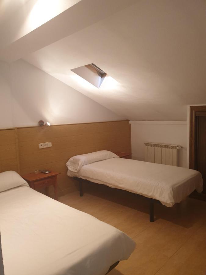 Hostal El Descanso Madrid Exterior foto