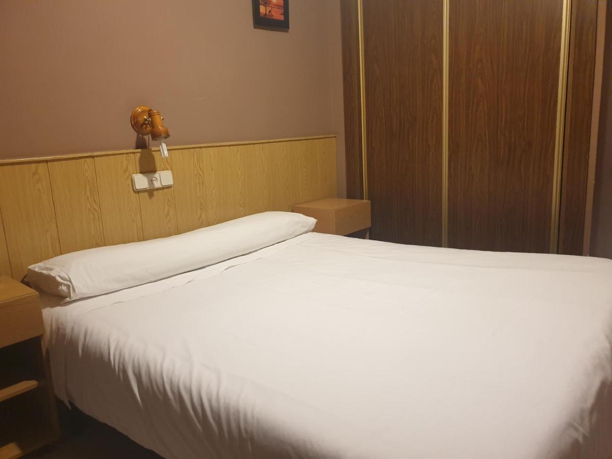 Hostal El Descanso Madrid Exterior foto